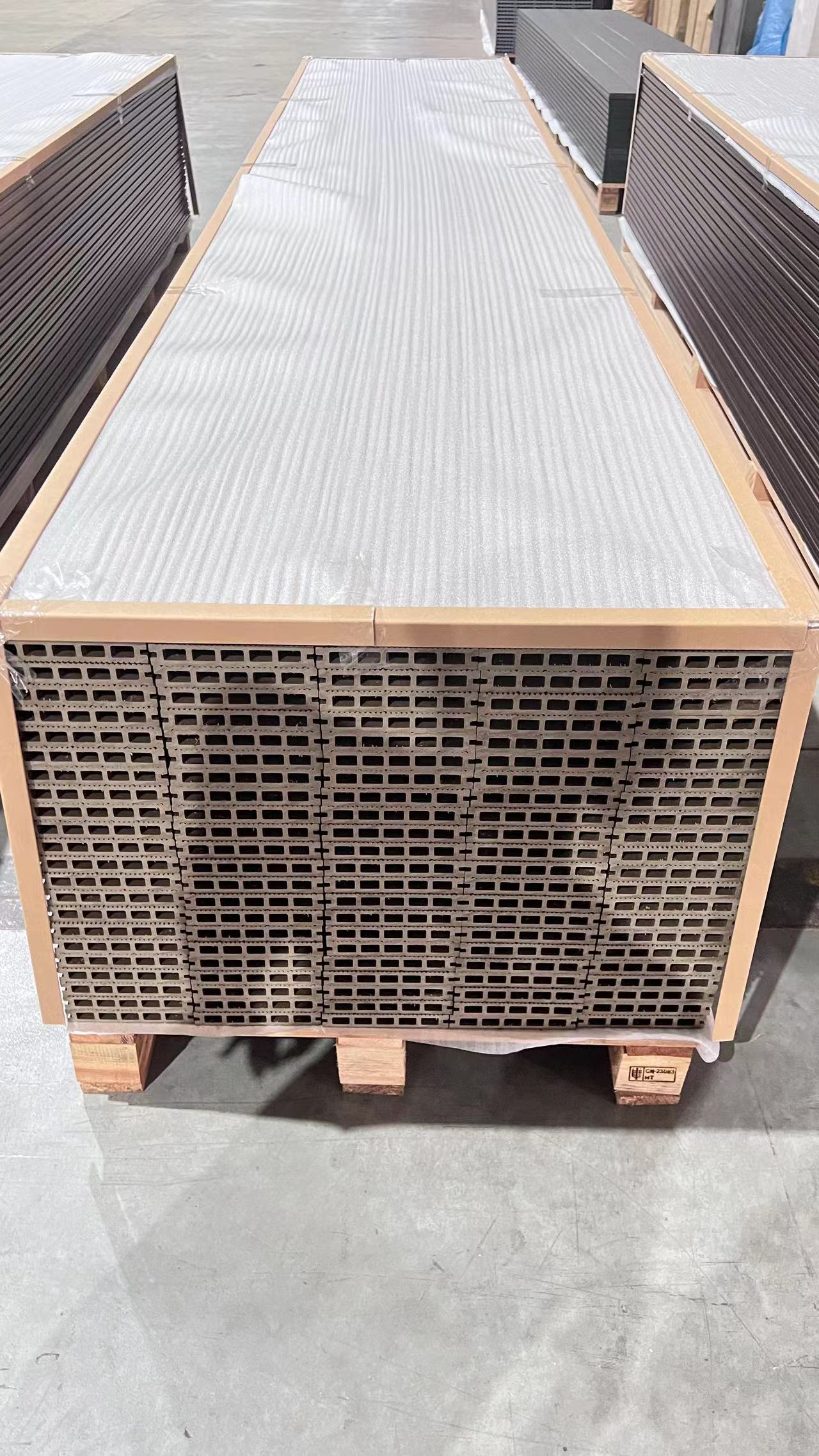 Decking in WPC cavo con superficie 3D