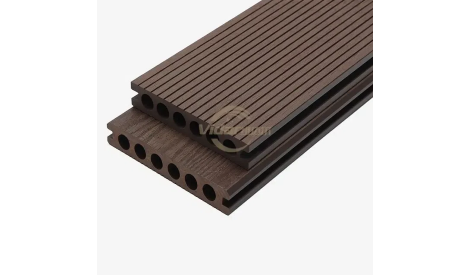 Decking in WPC Vs legno tradizionale: quale scegliere nel 2025?