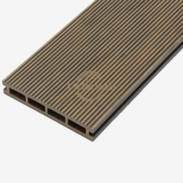 Passaggi di installazione del decking WPC per progetti commerciali