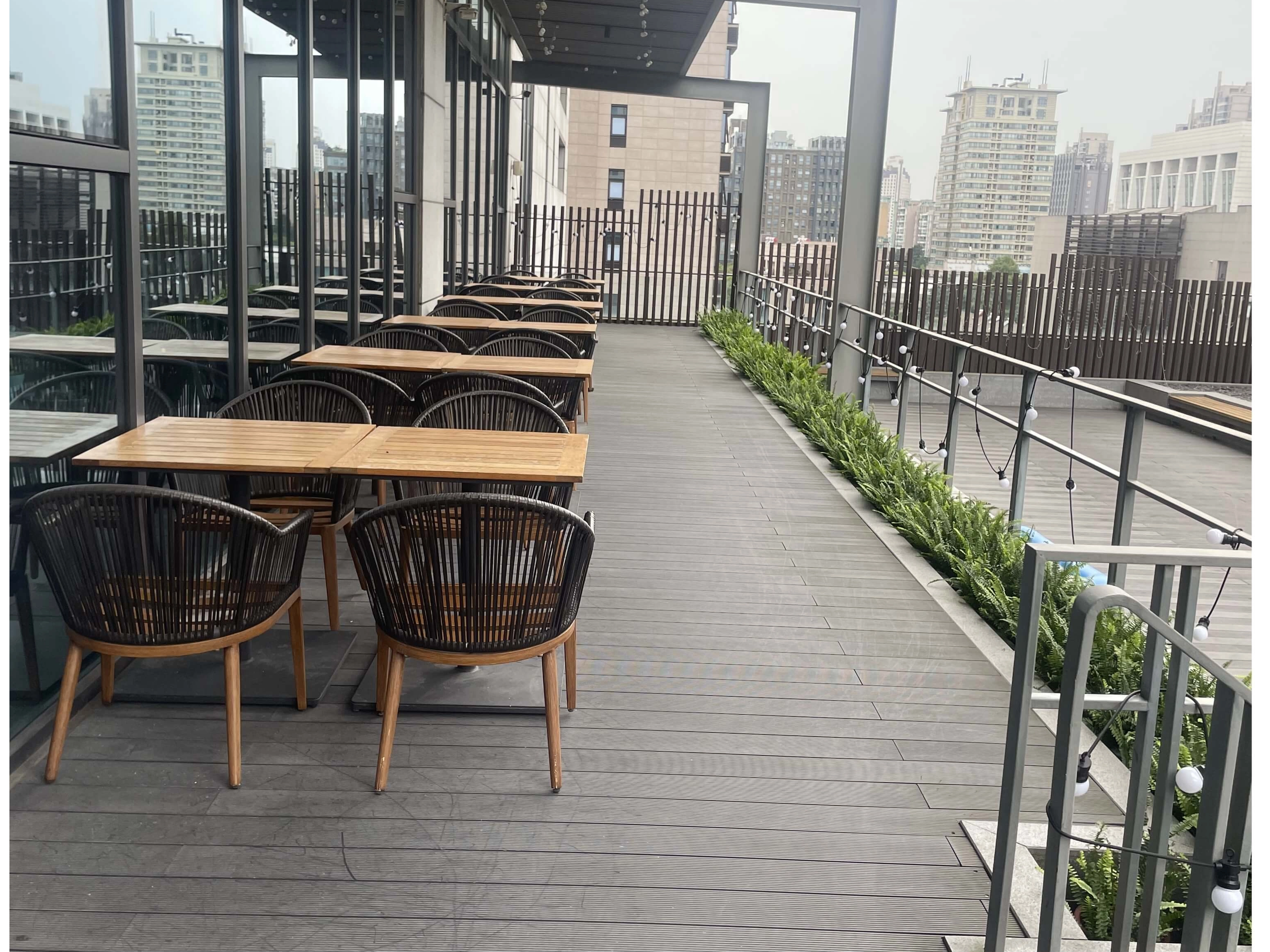 L'ultima pavimentazione in coestrusione in WPC di Vidar: una scelta intelligente per le aziende