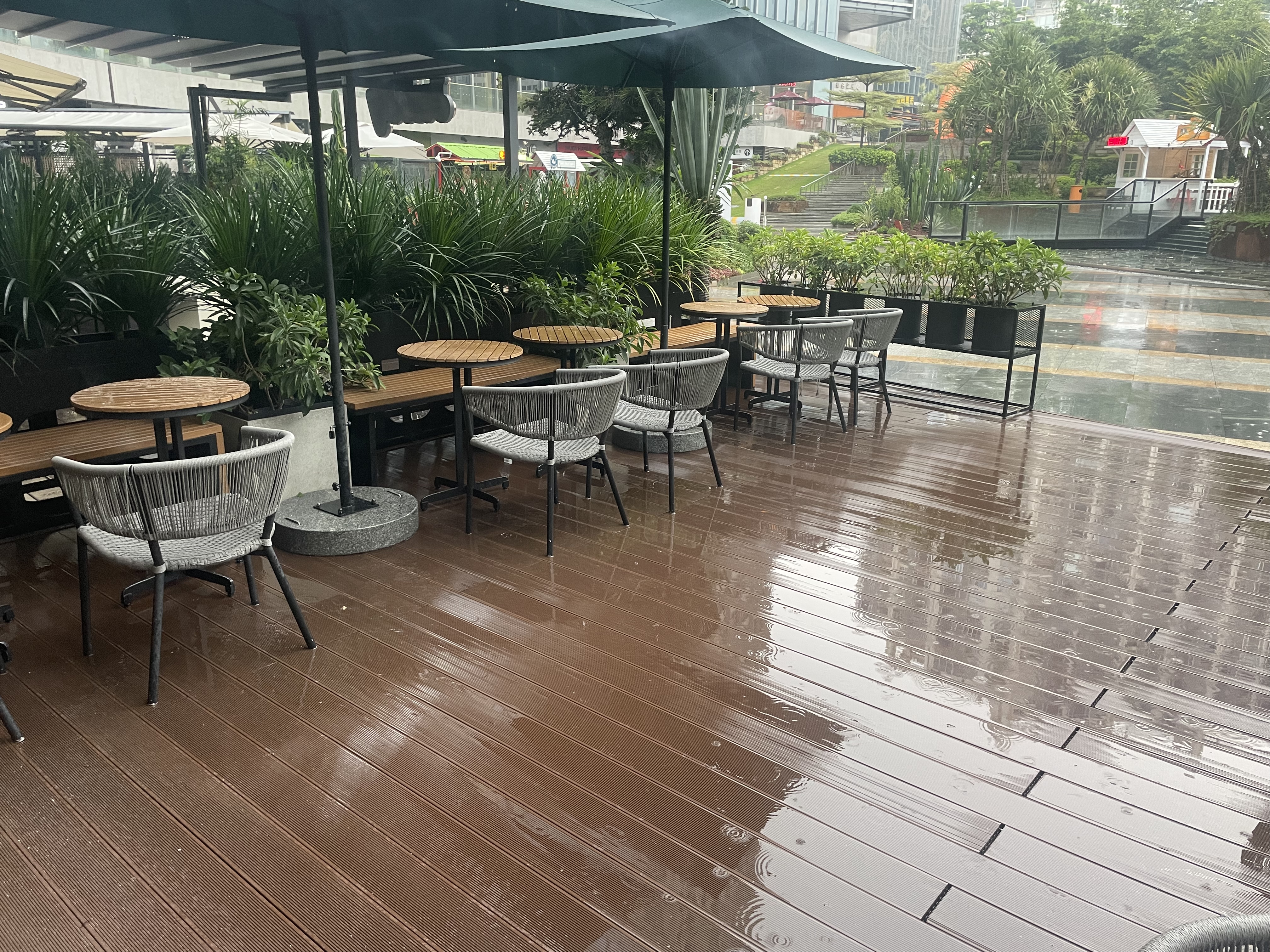 Il pannello per terrazza in WPC è impermeabile?