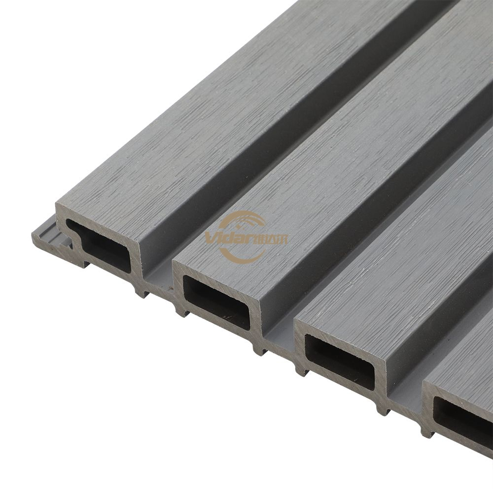 Pannelli murali WPC di colore grigio 219 * 26mm Pannello murale decorativo WPC a doghe Rivestimento murale WPC per pareti esterne 