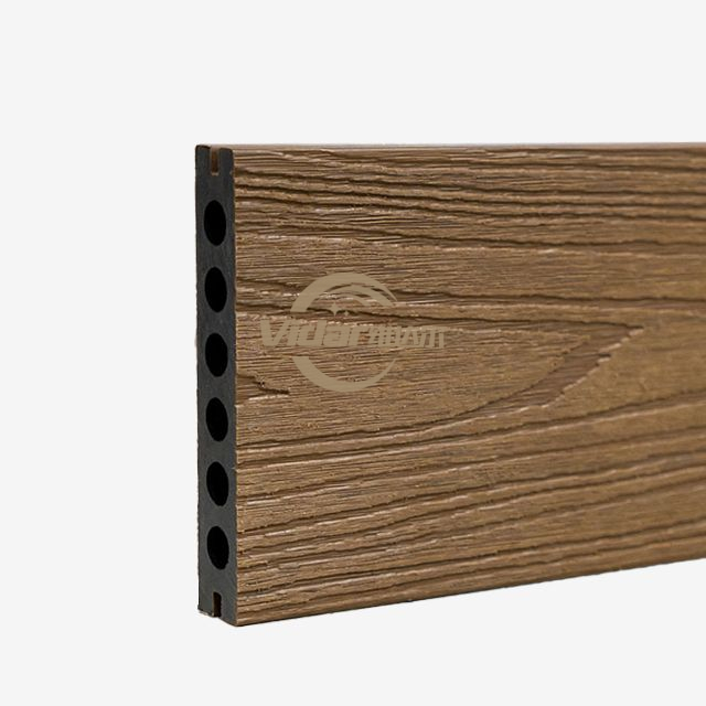Il decking cavo in WPC è una buona scelta per i pavimenti commerciali per esterni?