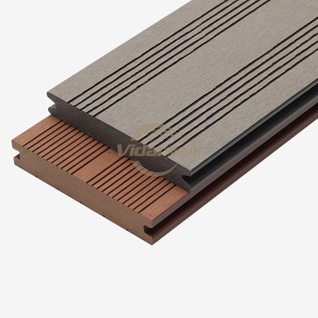 Pulizia sicura del decking composito