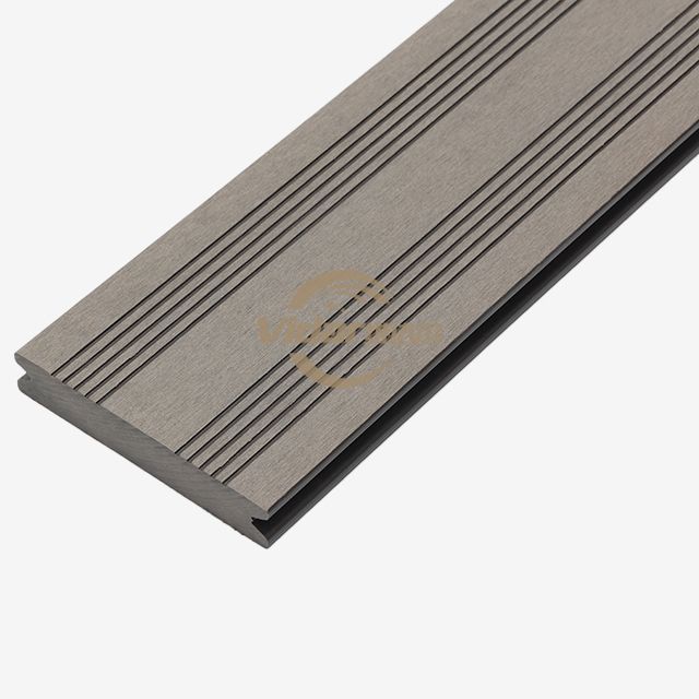 Come rimuovere la muffa dal decking composito