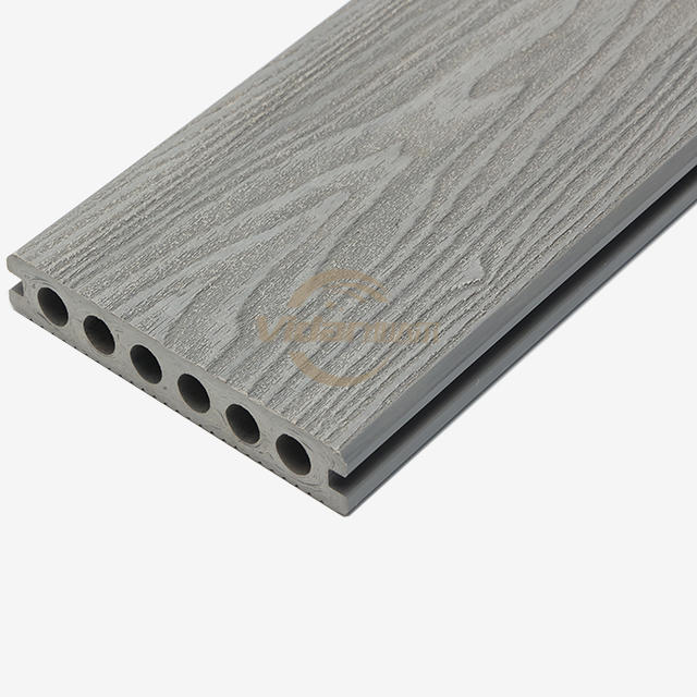 Il decking composito si espande e si contrae